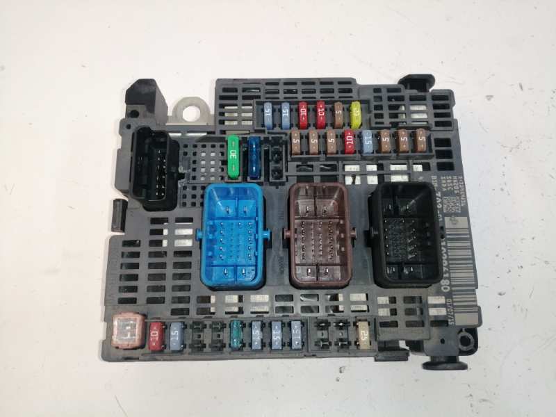 CAJA RELES / FUSIBLES