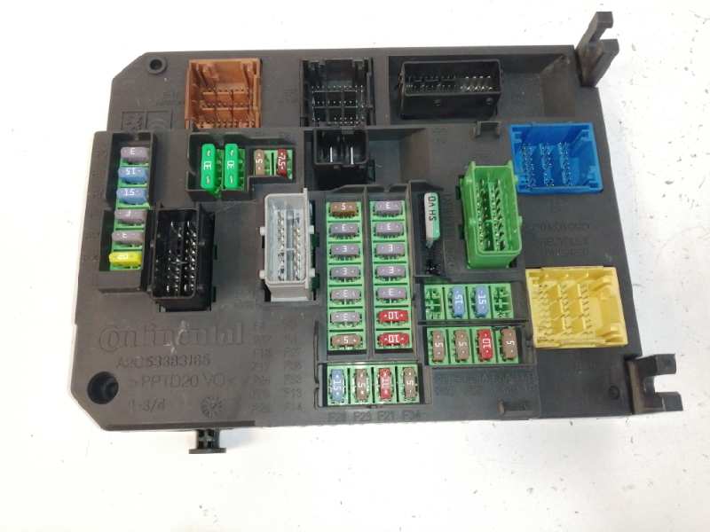 CAJA RELES / FUSIBLES