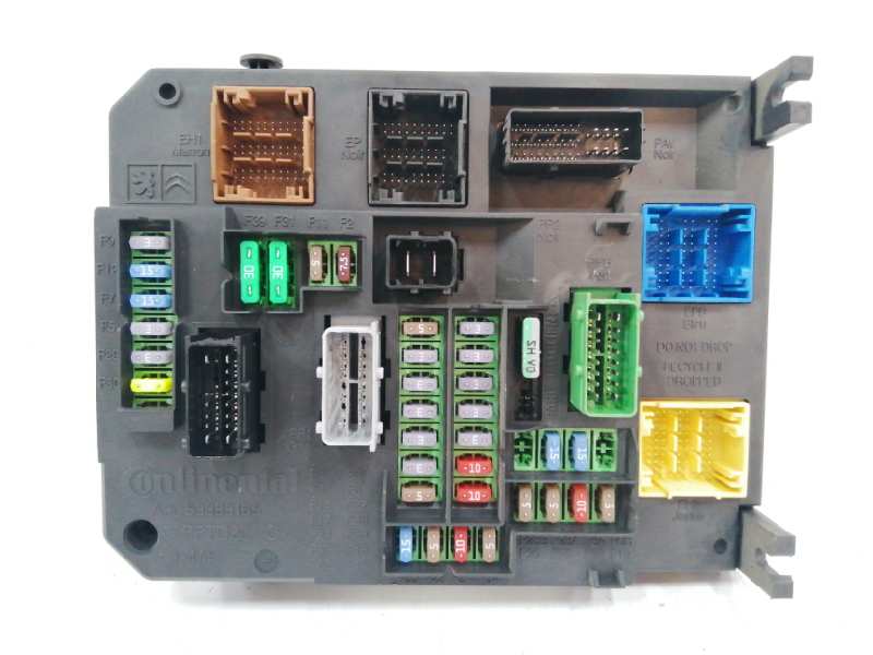 CAJA RELES / FUSIBLES