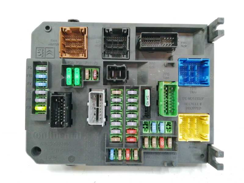 CAJA RELES / FUSIBLES