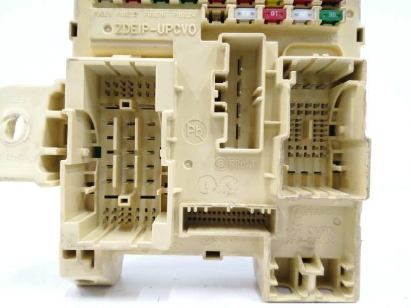 CAJA RELES / FUSIBLES