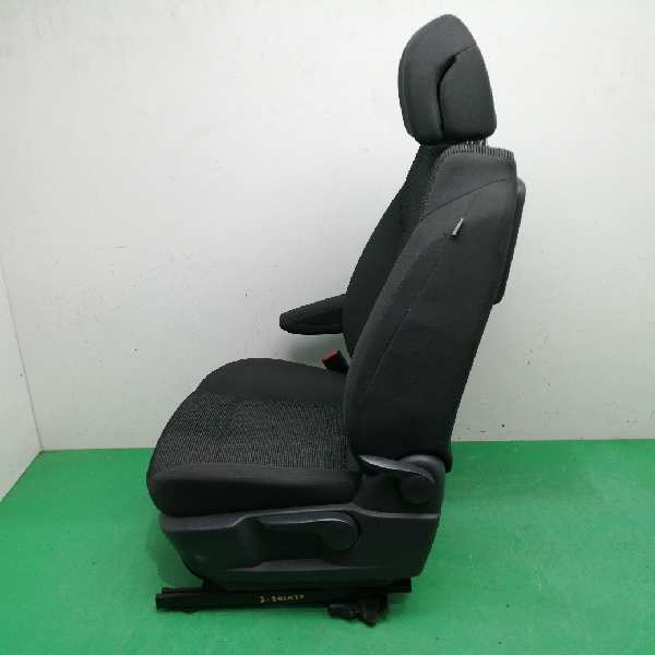 ASIENTO DELANTERO IZQUIERDO