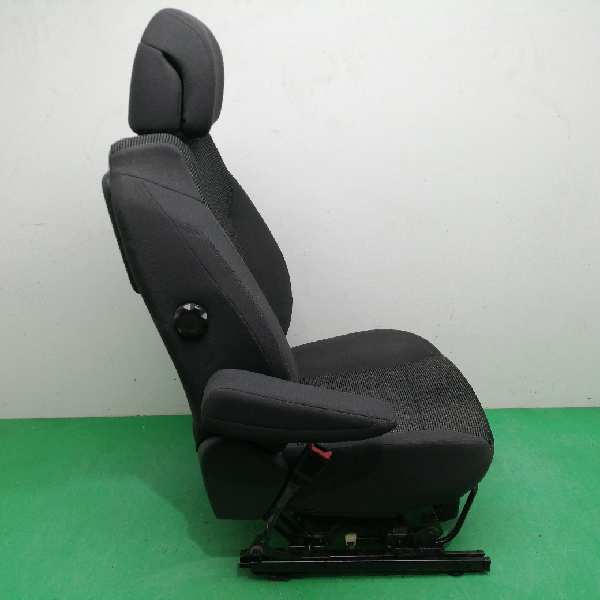 ASIENTO DELANTERO IZQUIERDO