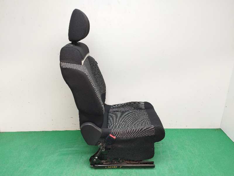 ASIENTO DELANTERO IZQUIERDO