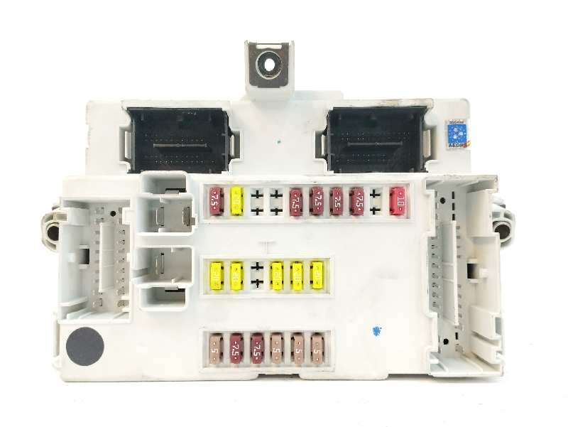 CAJA RELES / FUSIBLES