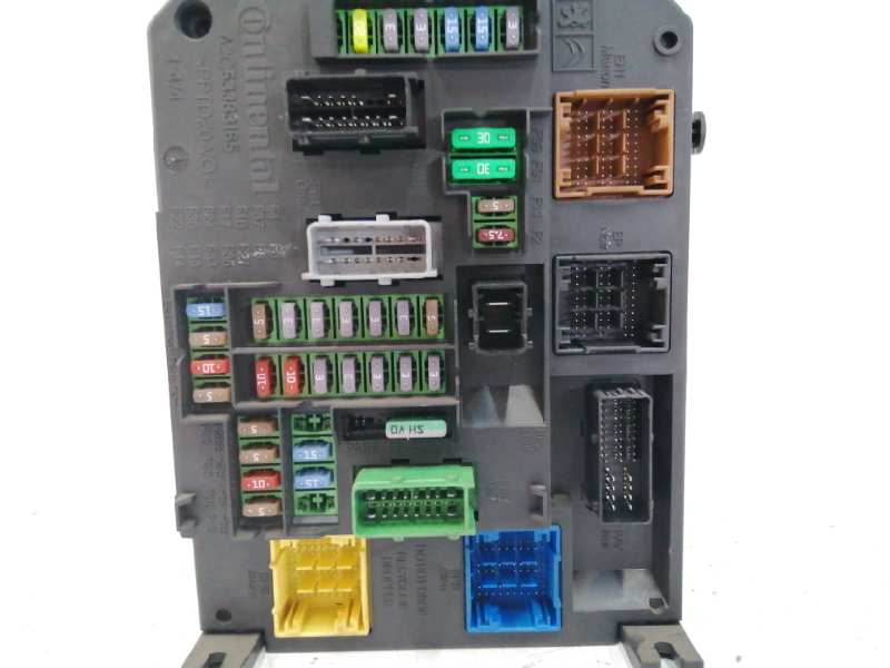 CAJA RELES / FUSIBLES