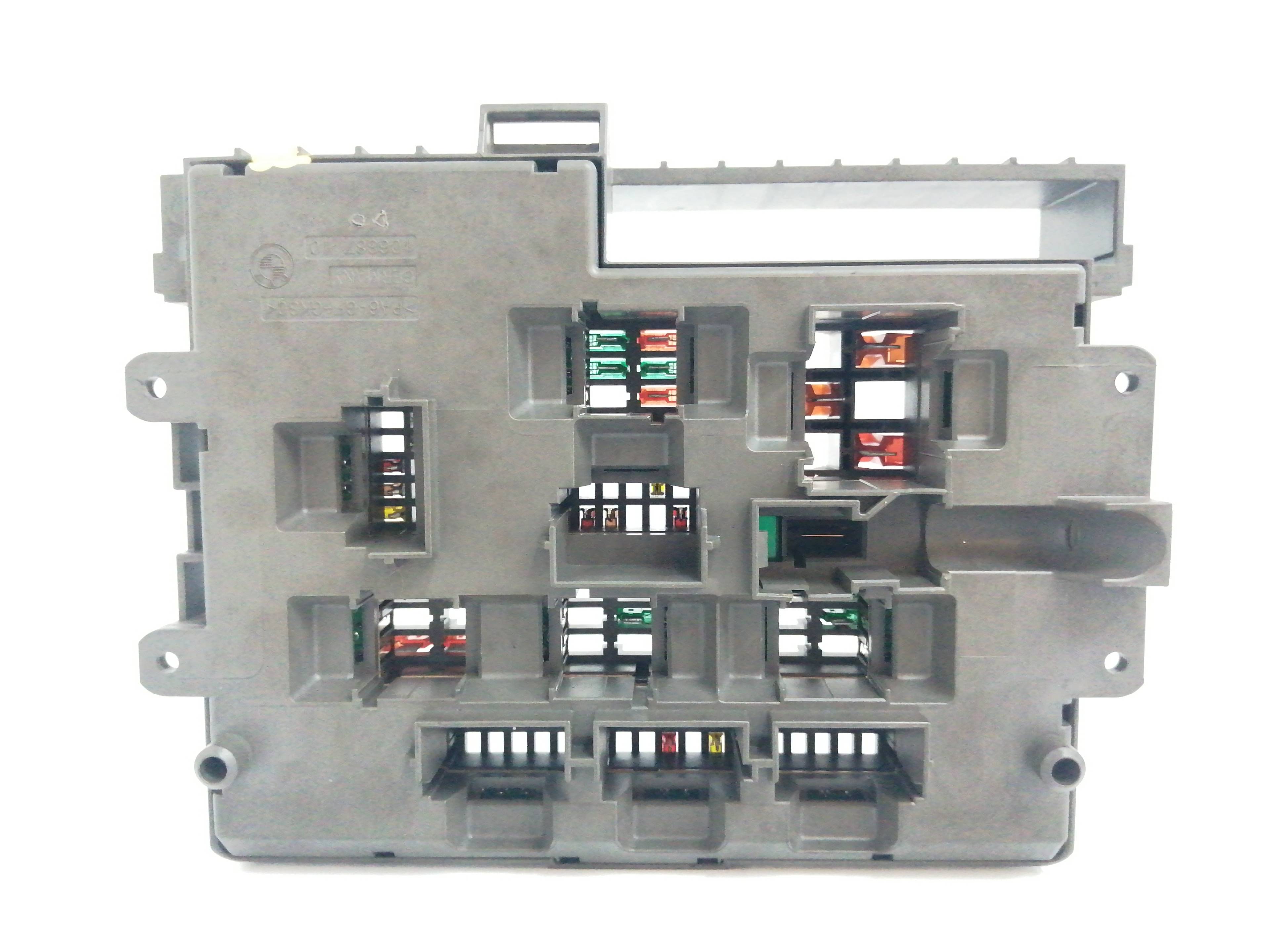 CAJA RELES / FUSIBLES