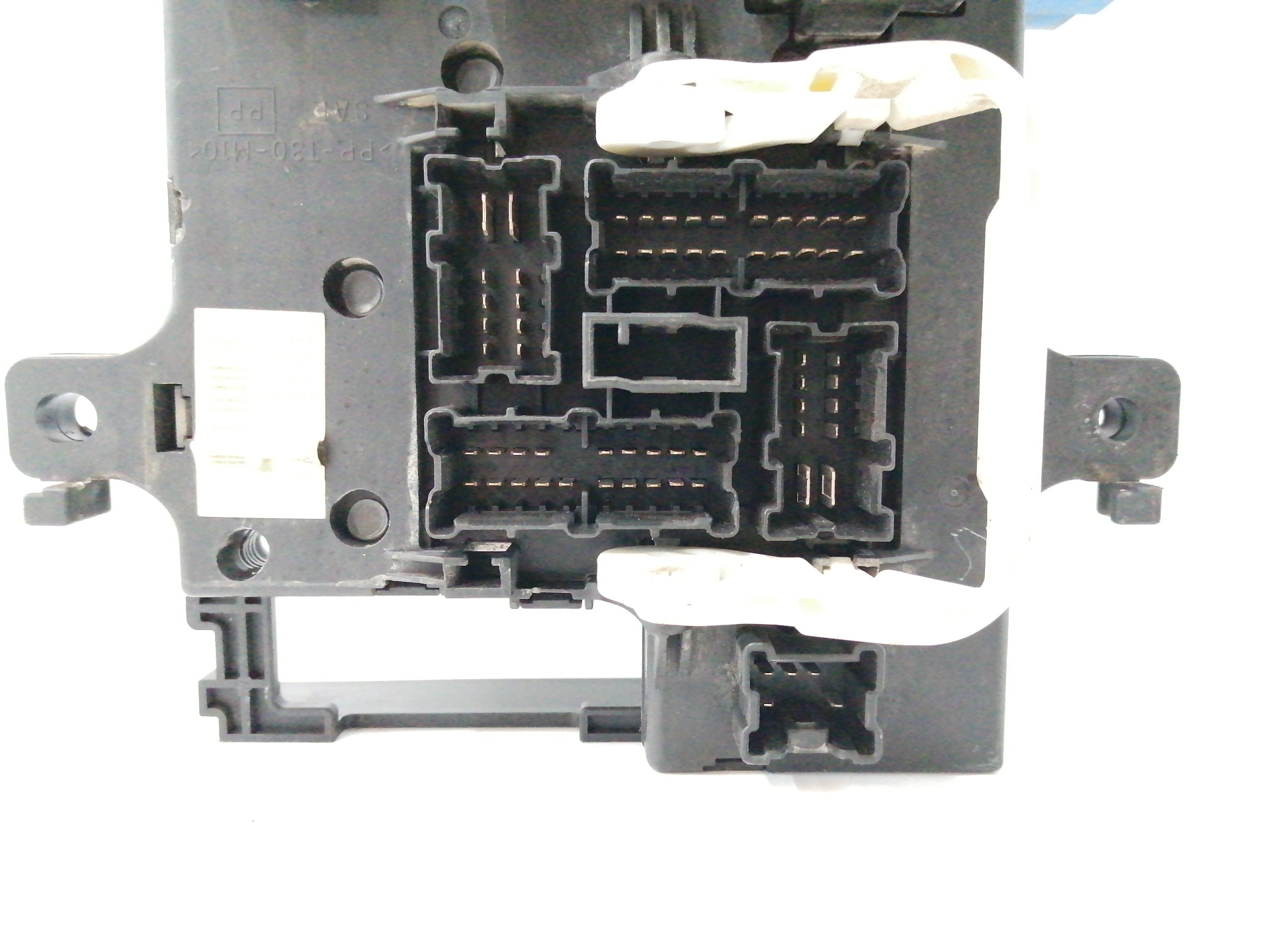 CAJA RELES / FUSIBLES