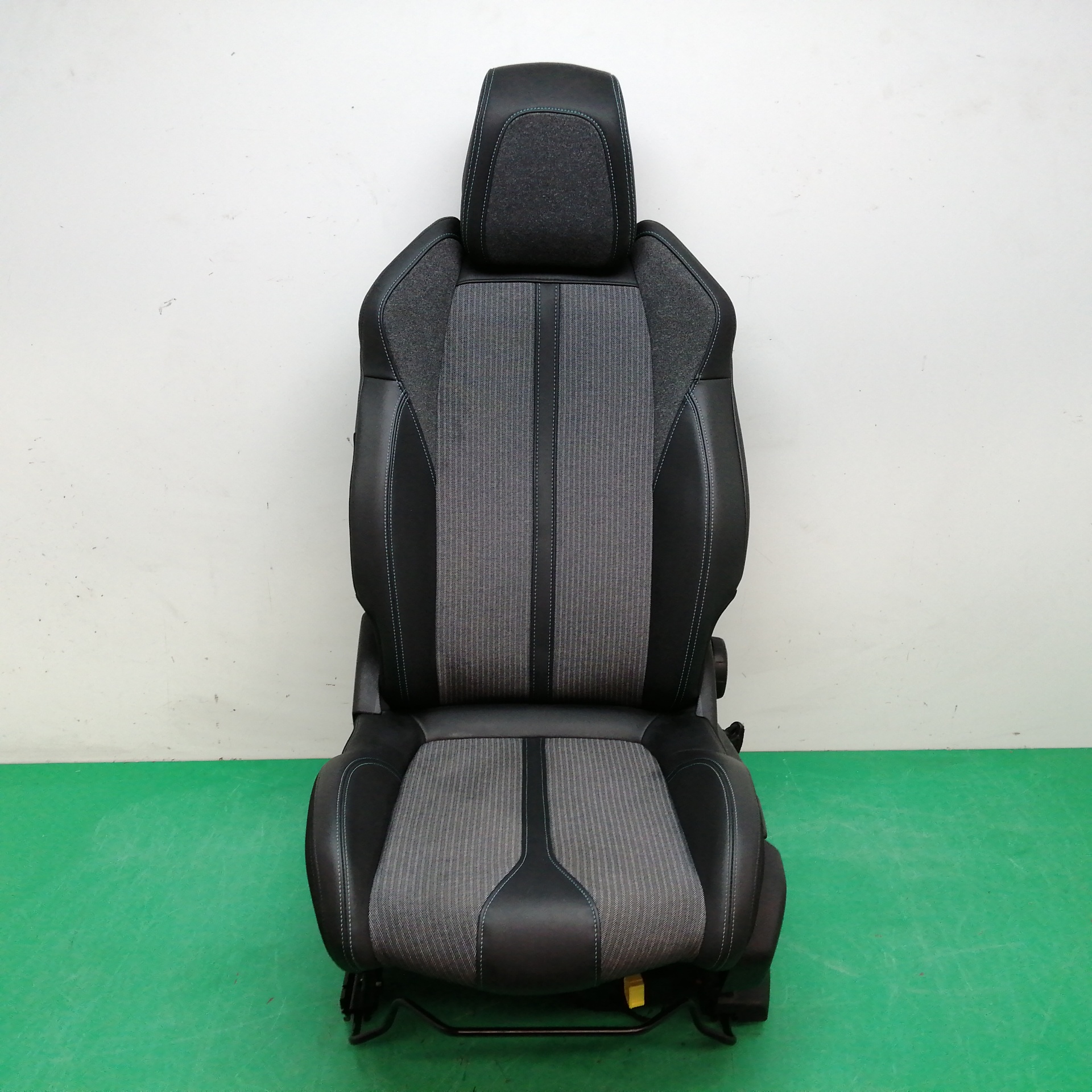 ASIENTO DELANTERO IZQUIERDO