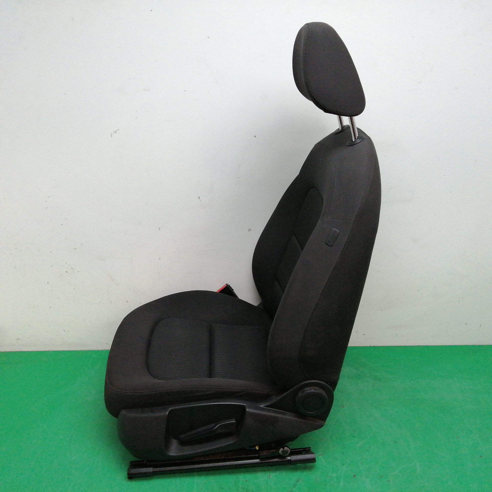 ASIENTO DELANTERO IZQUIERDO