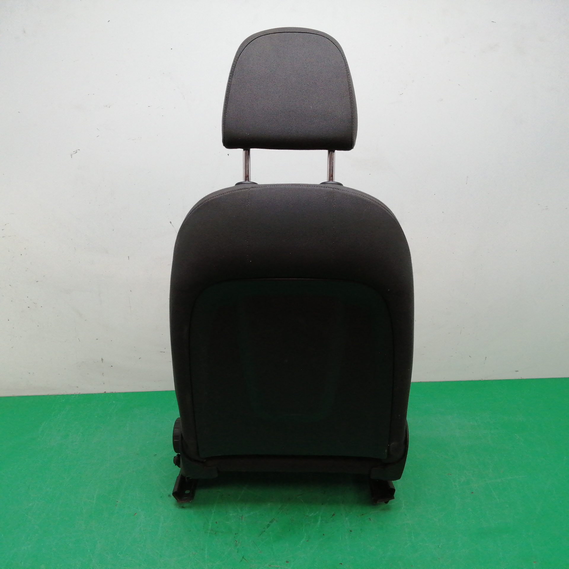 ASIENTO DELANTERO IZQUIERDO