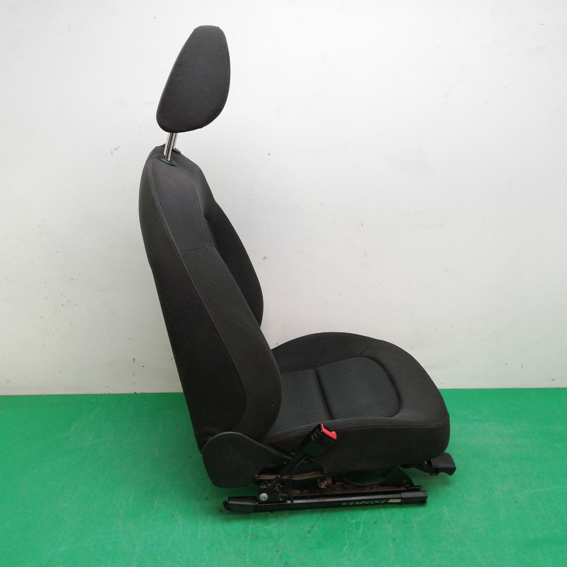 ASIENTO DELANTERO IZQUIERDO