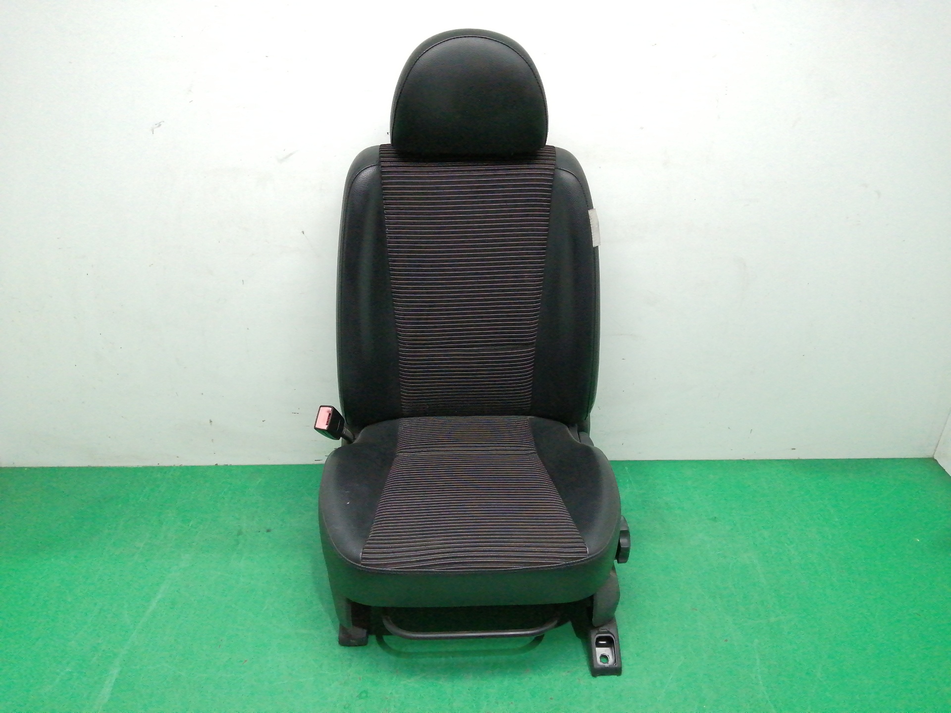 ASIENTO DELANTERO IZQUIERDO