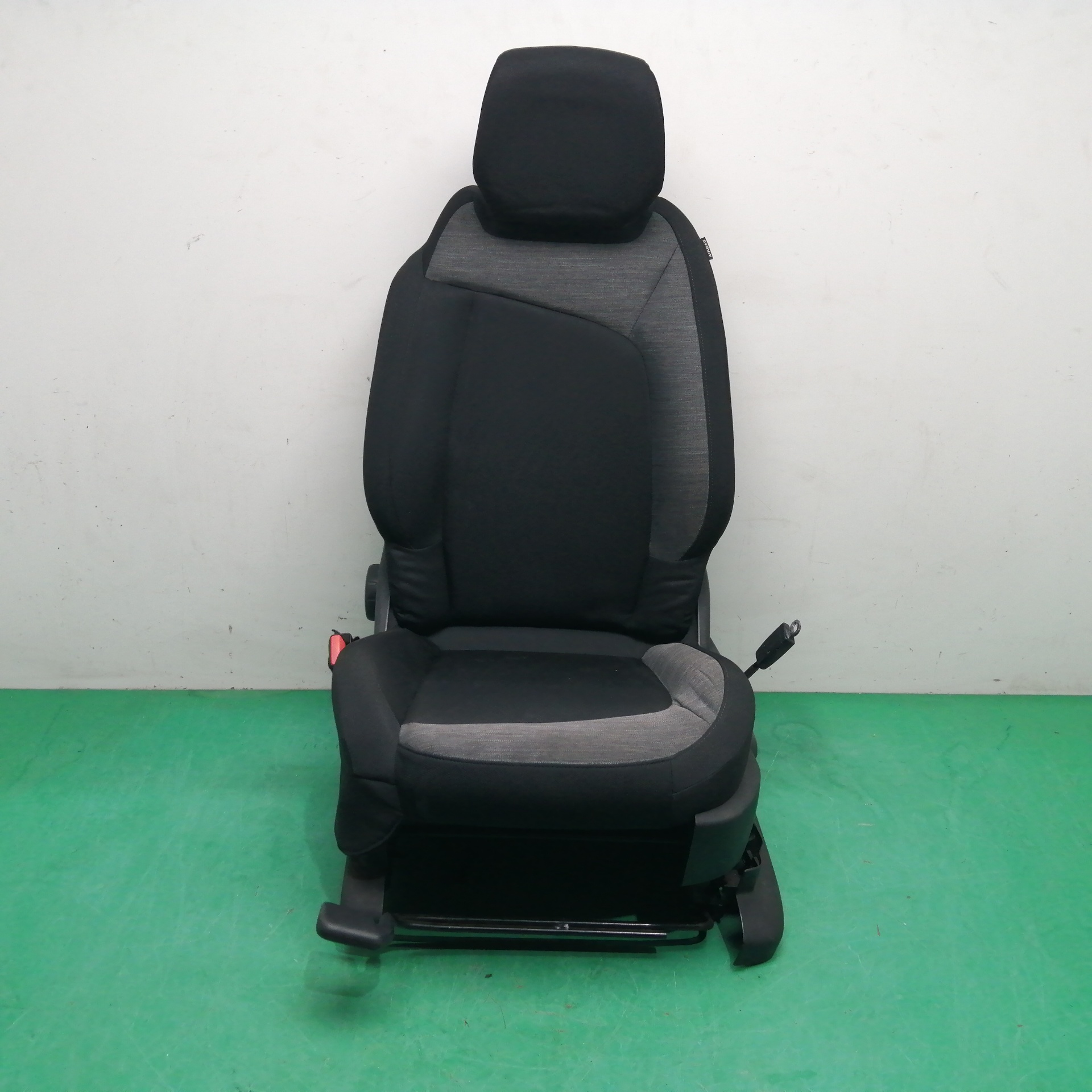 ASIENTO DELANTERO IZQUIERDO