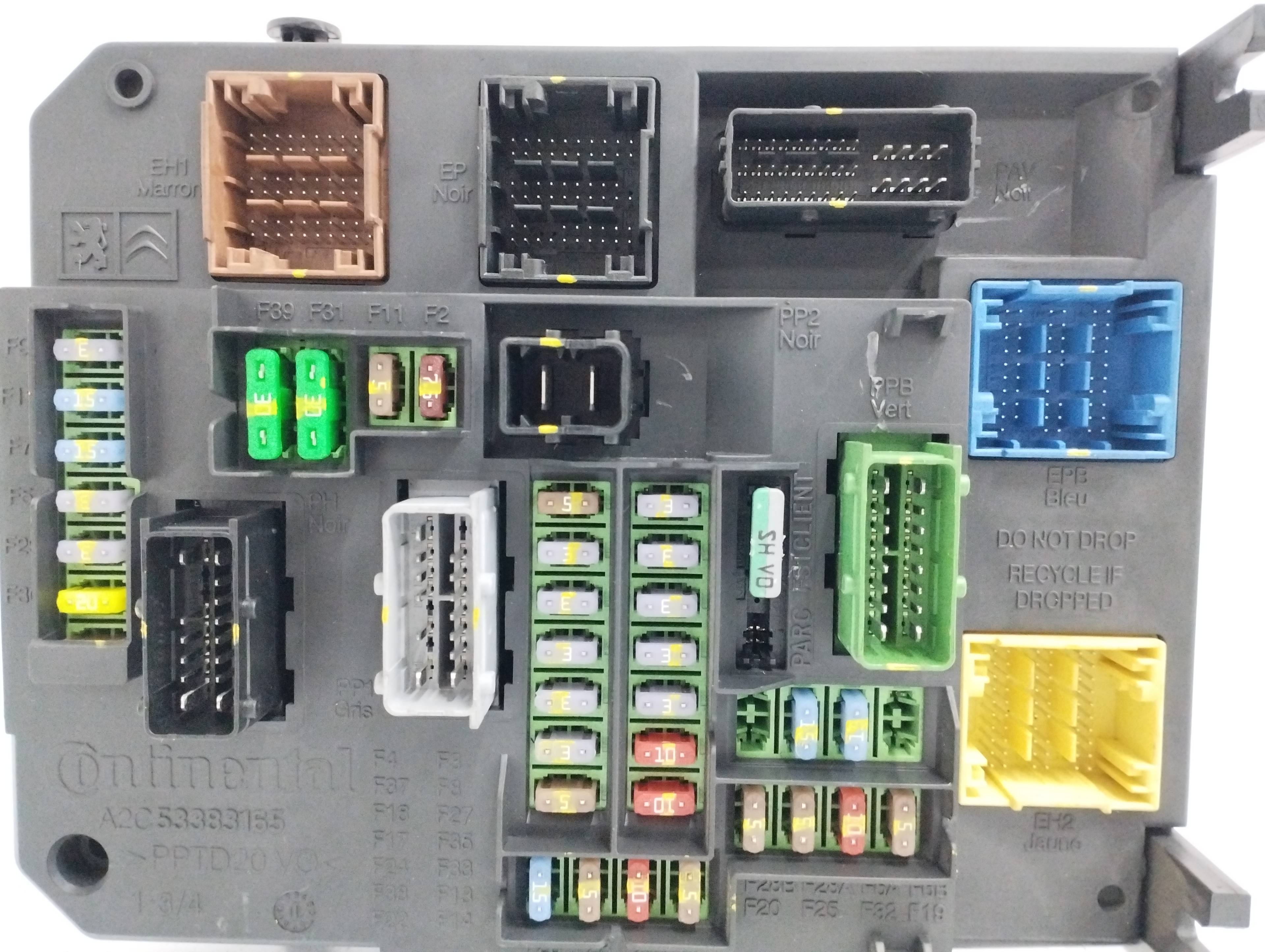 CAJA RELES / FUSIBLES