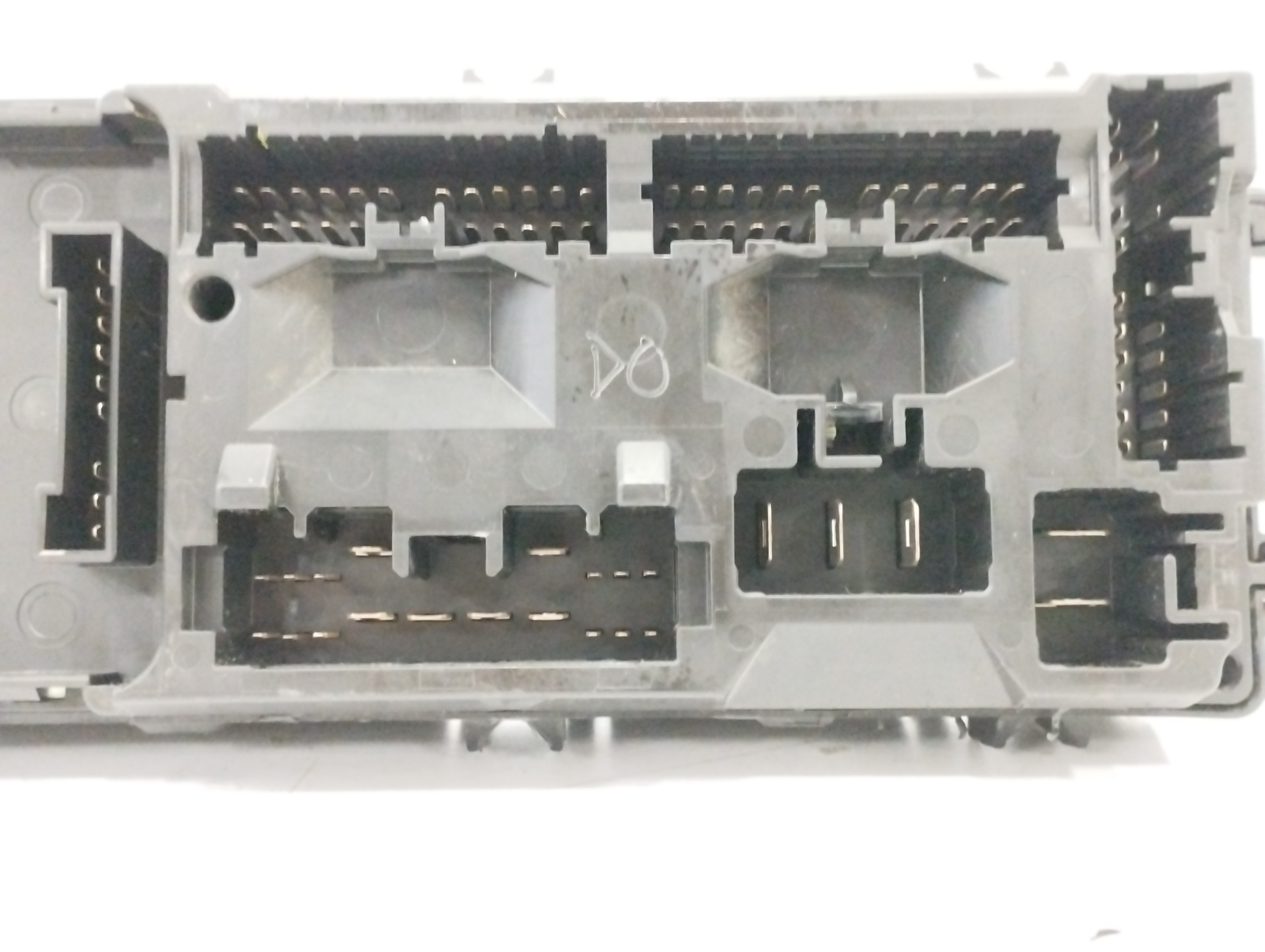 CAJA RELES / FUSIBLES