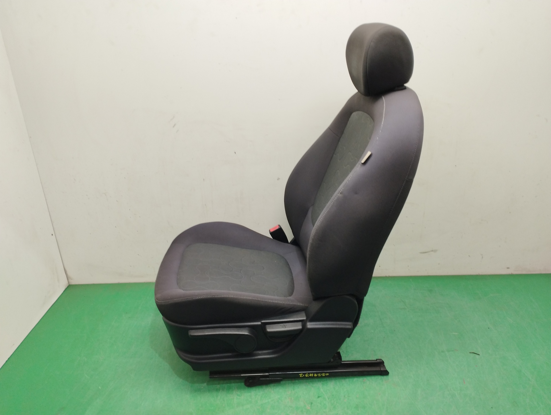 ASIENTO DELANTERO IZQUIERDO