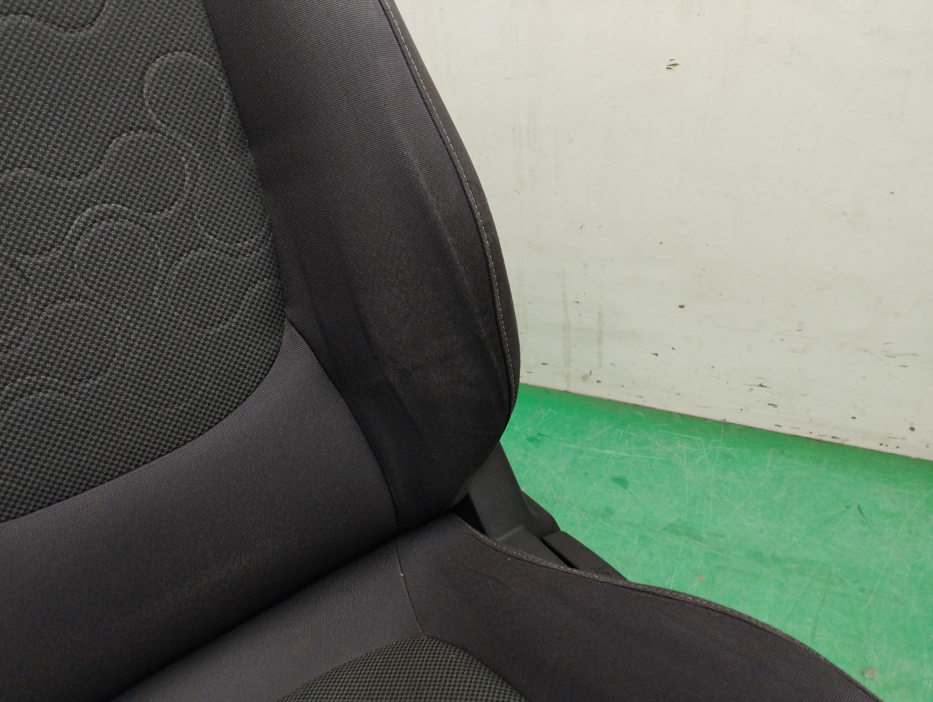 ASIENTO DELANTERO IZQUIERDO