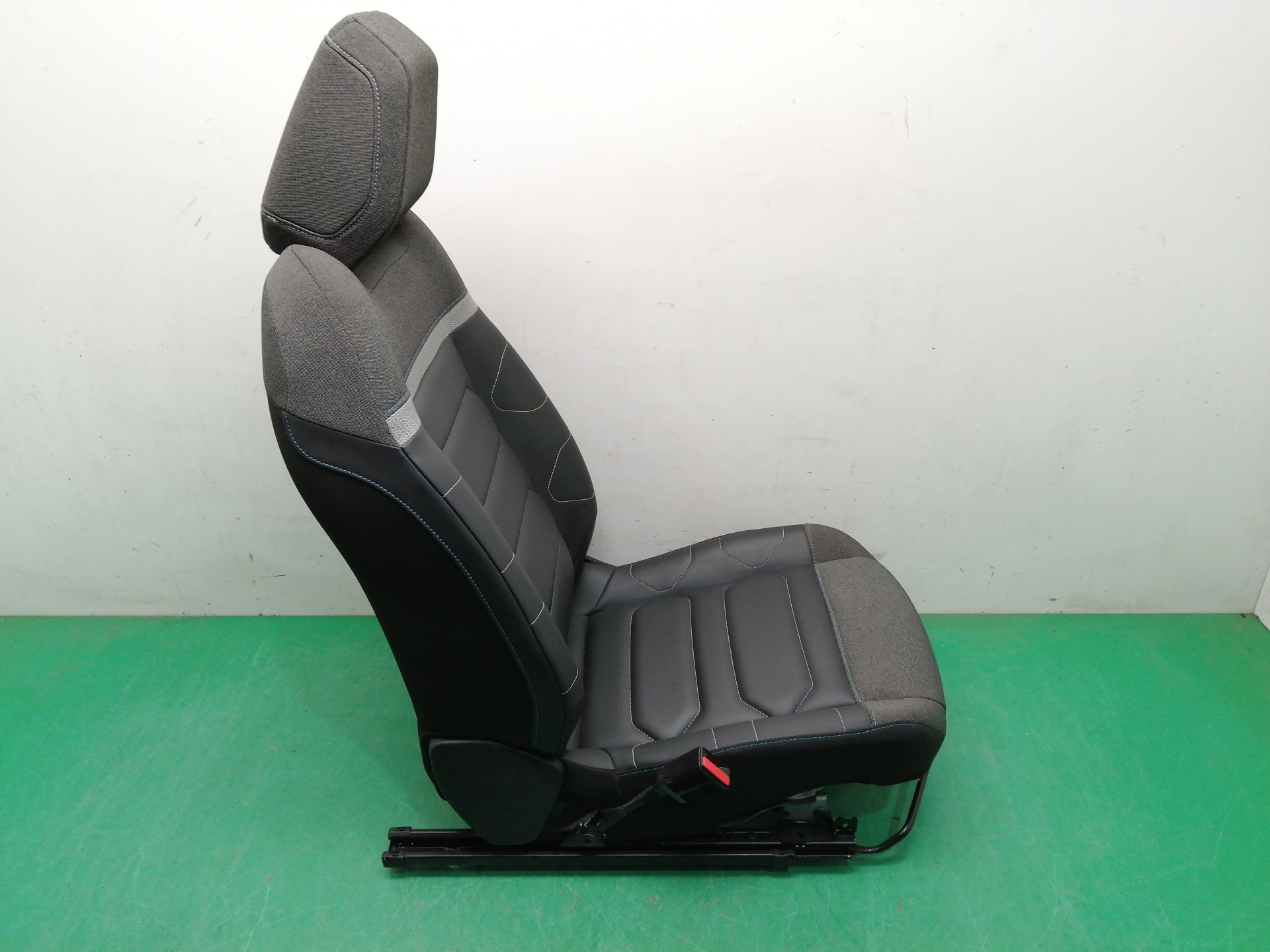 ASIENTO DELANTERO IZQUIERDO