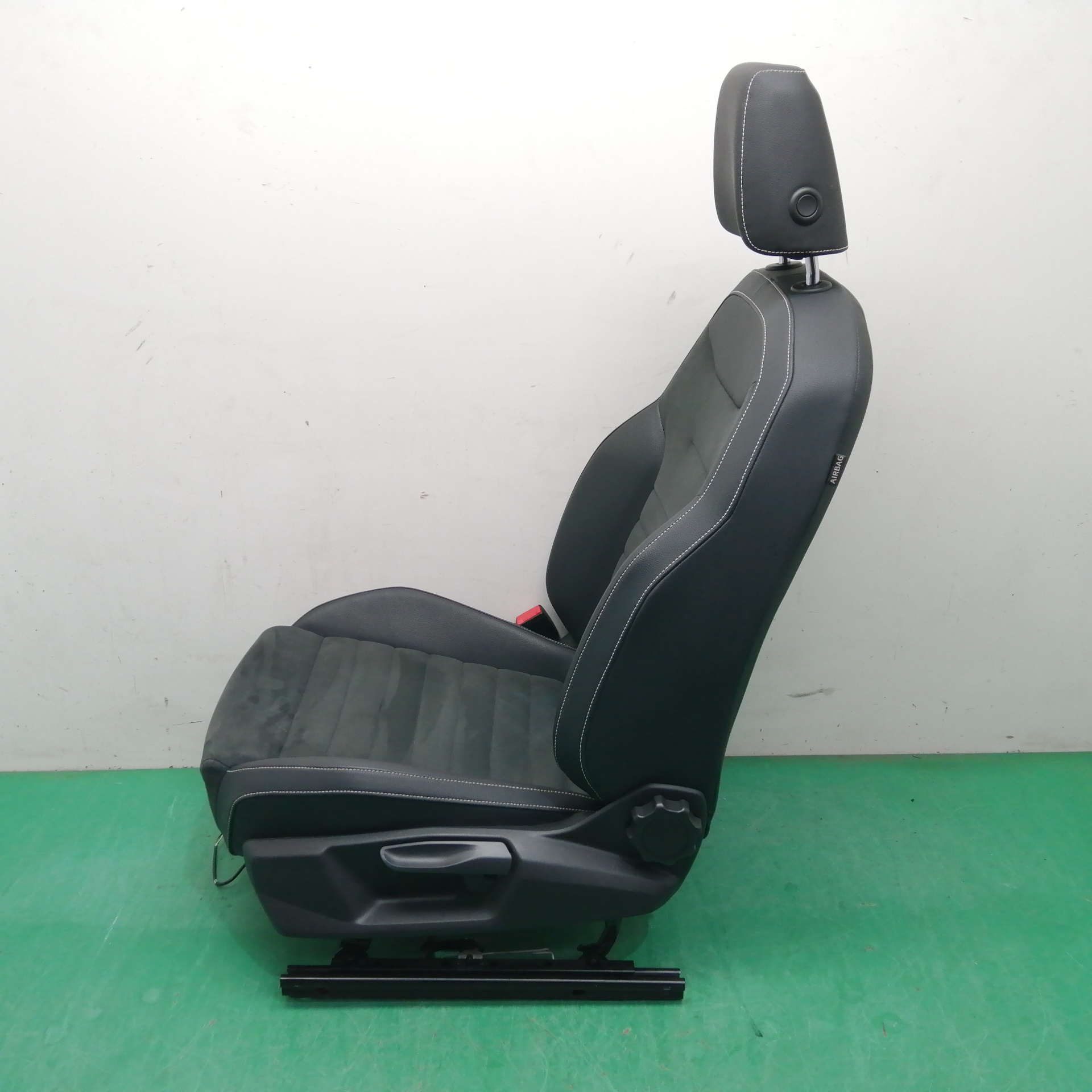 ASIENTO DELANTERO IZQUIERDO