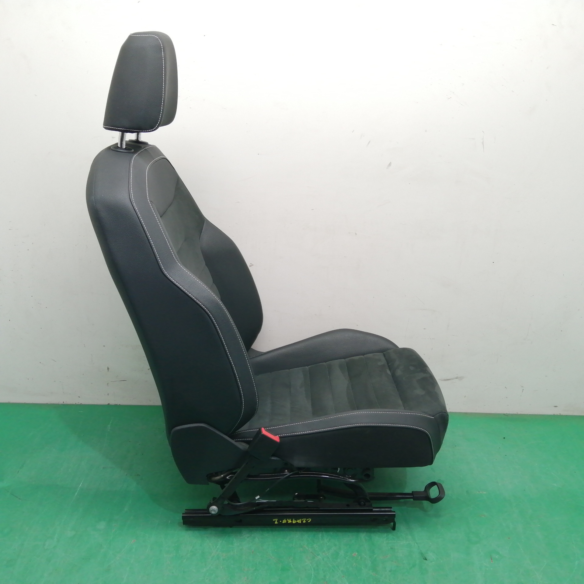 ASIENTO DELANTERO IZQUIERDO