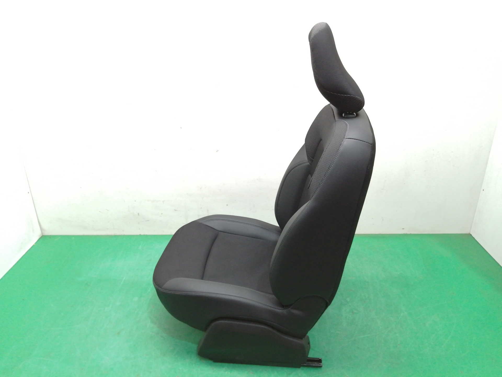 ASIENTO DELANTERO IZQUIERDO