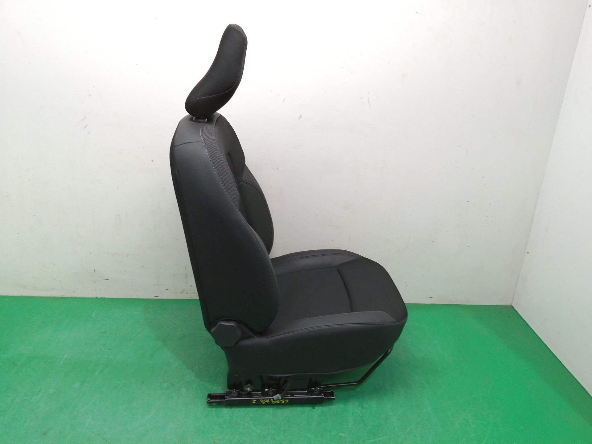 ASIENTO DELANTERO IZQUIERDO