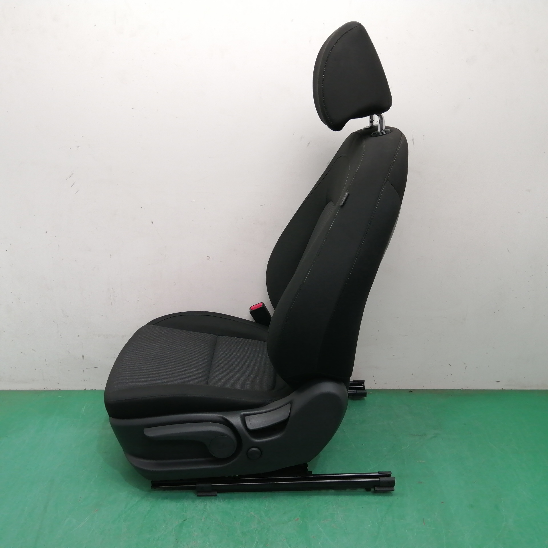 ASIENTO DELANTERO IZQUIERDO