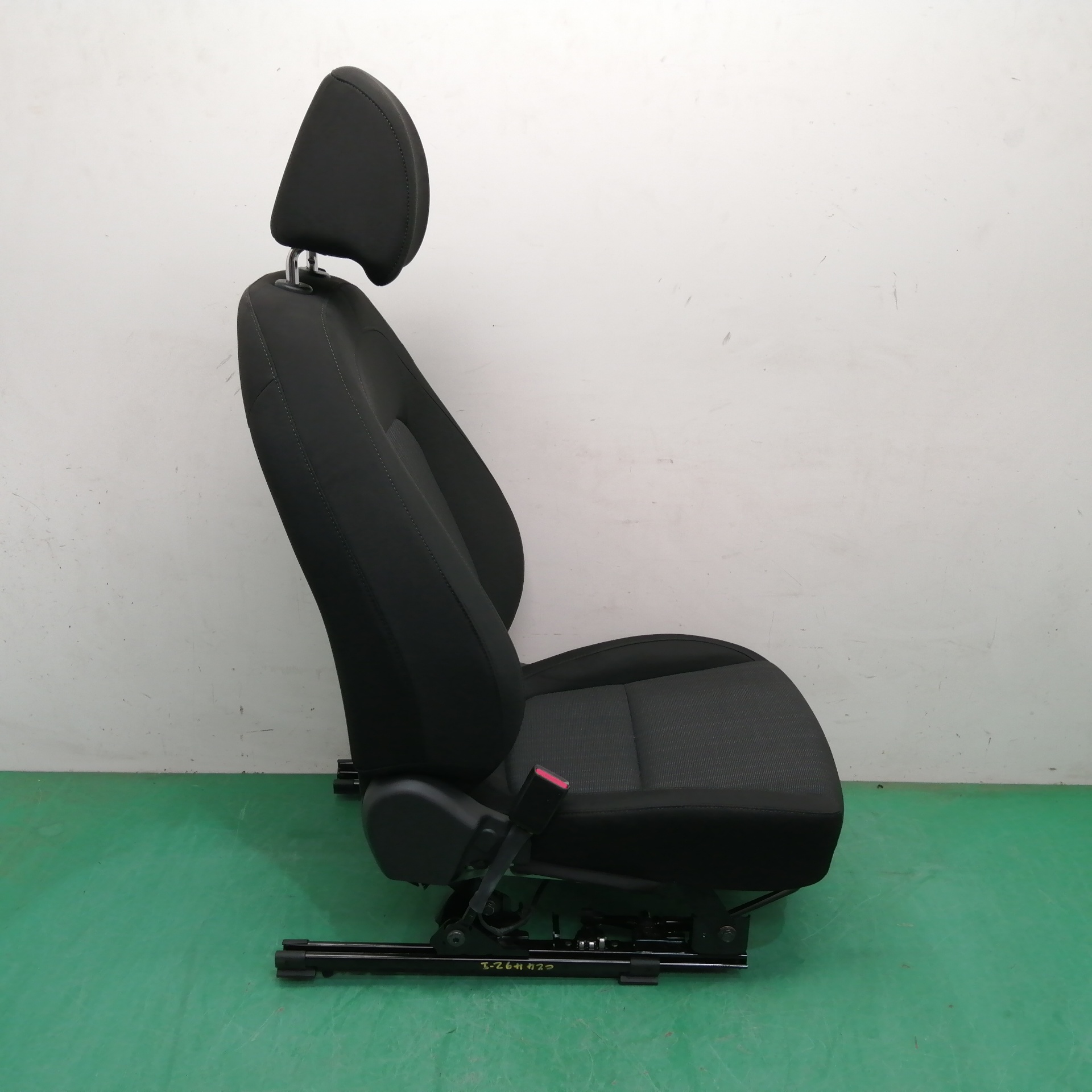 ASIENTO DELANTERO IZQUIERDO