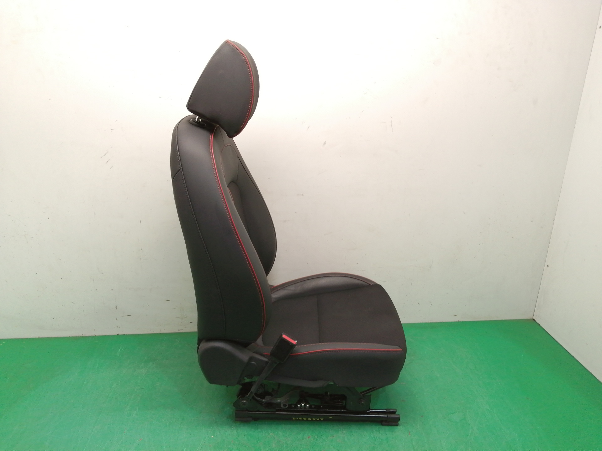 ASIENTO DELANTERO IZQUIERDO