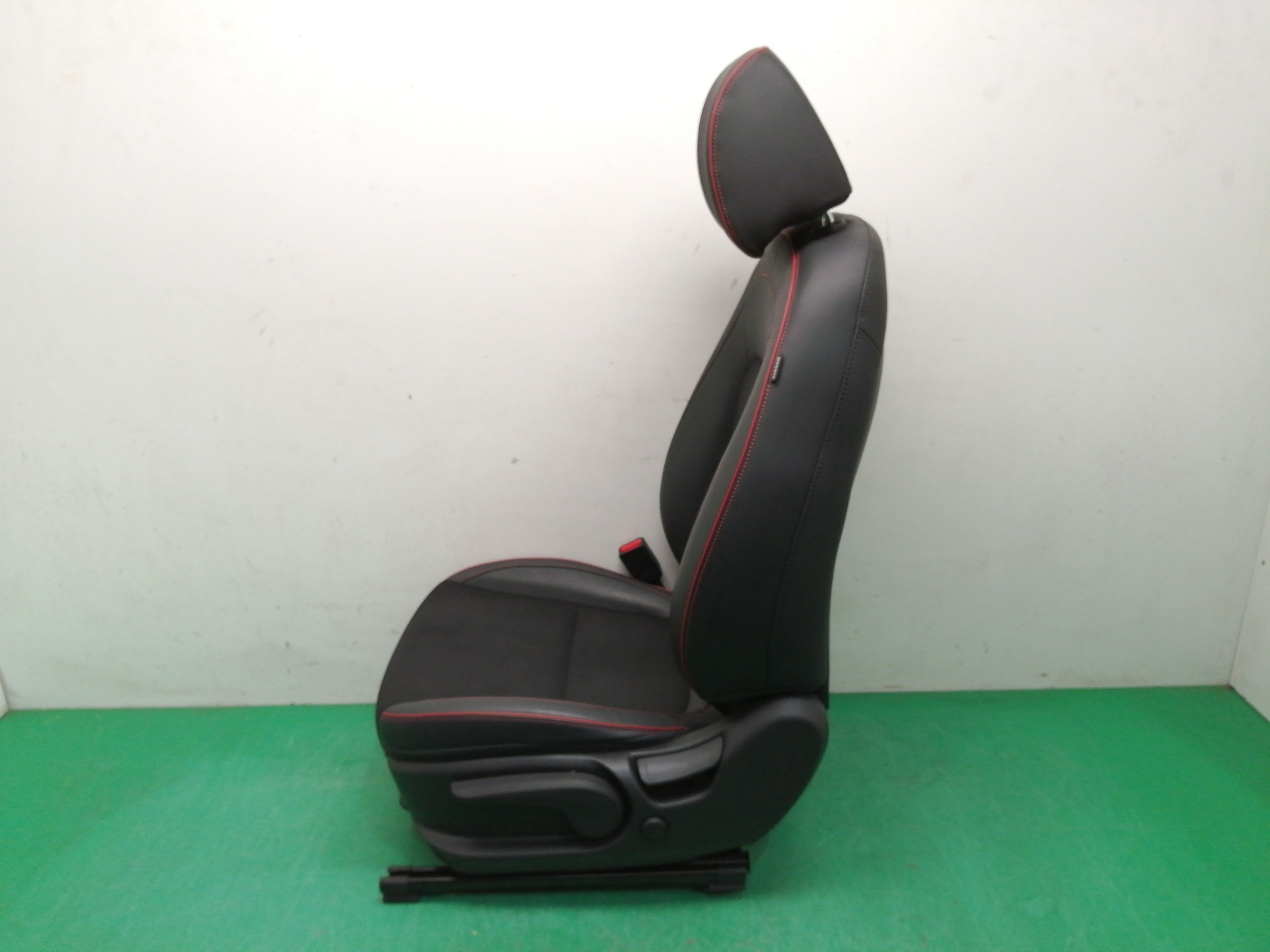 ASIENTO DELANTERO IZQUIERDO