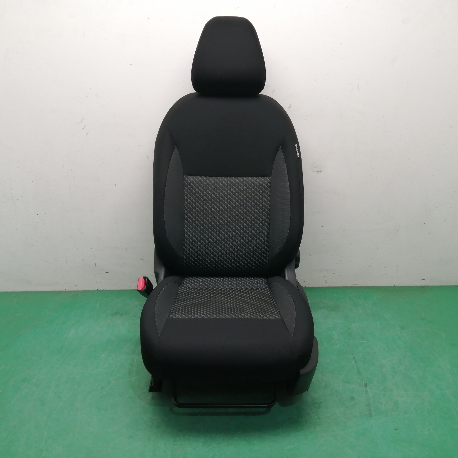 ASIENTO DELANTERO IZQUIERDO