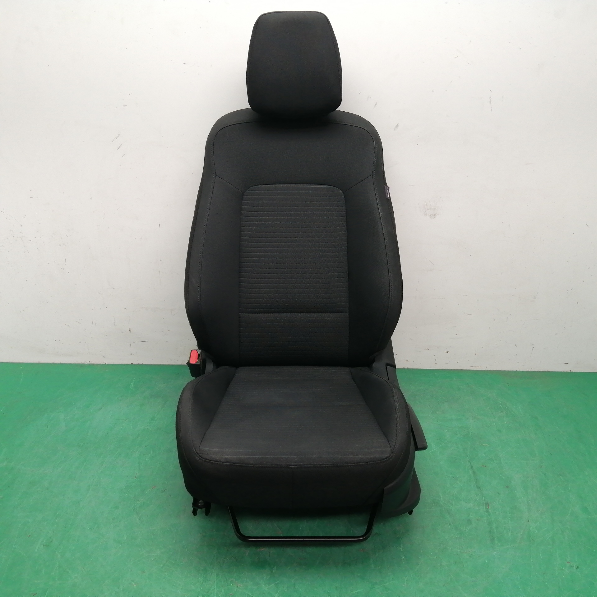 ASIENTO DELANTERO IZQUIERDO