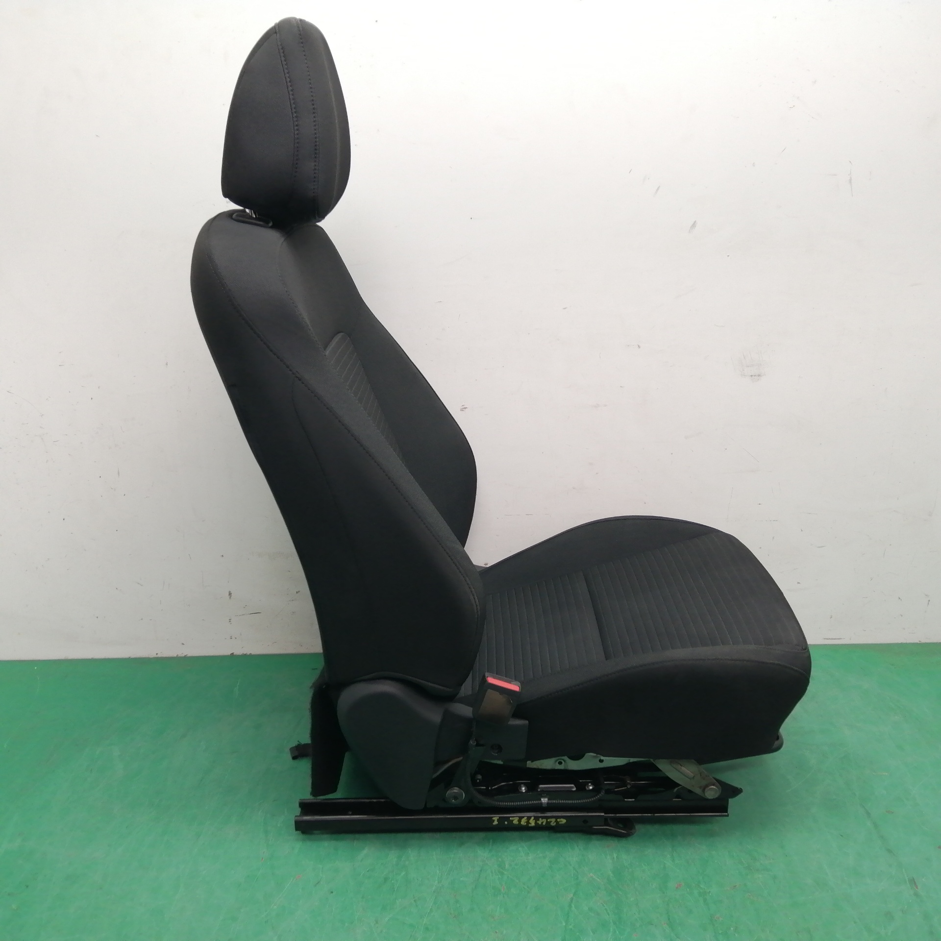 ASIENTO DELANTERO IZQUIERDO