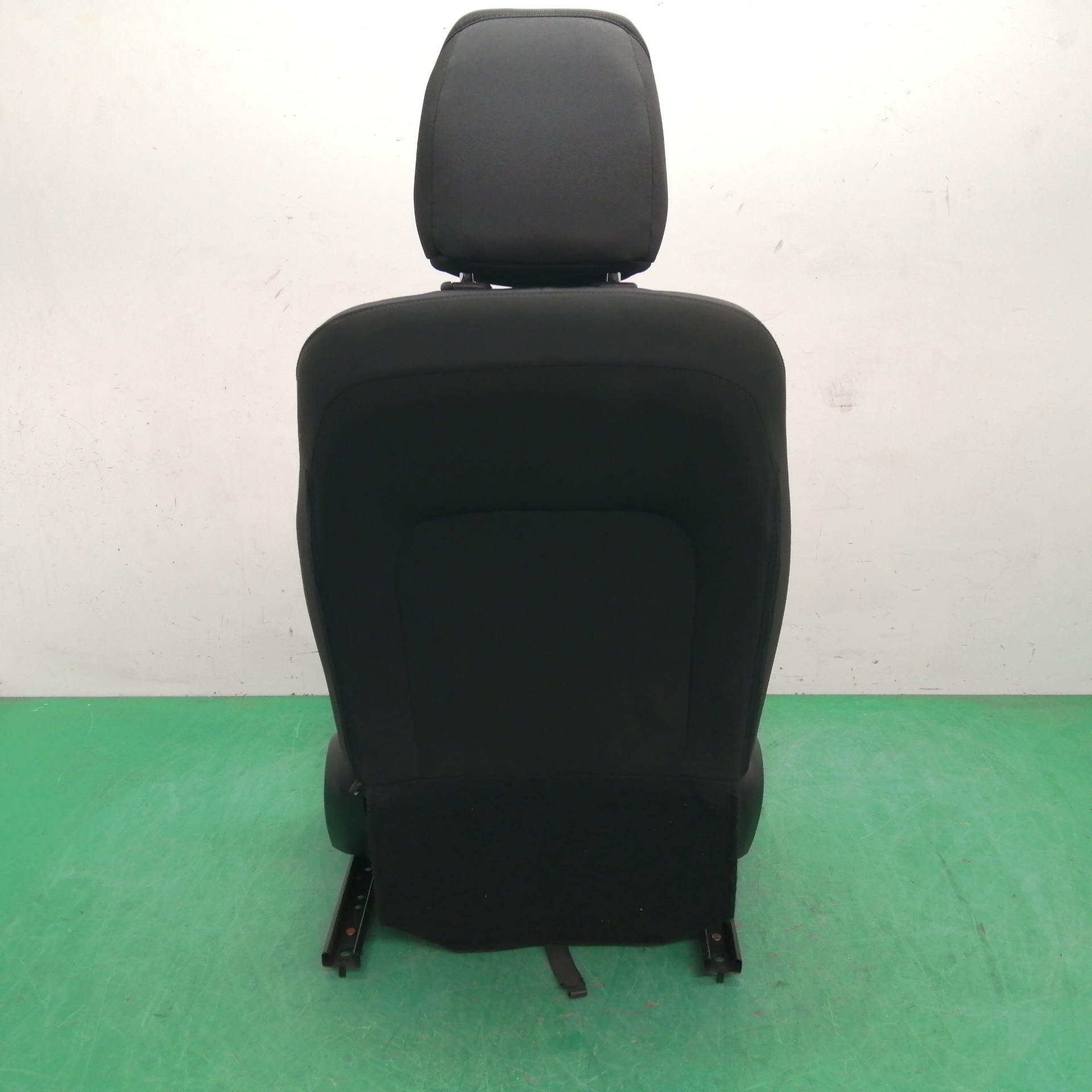 ASIENTO DELANTERO IZQUIERDO