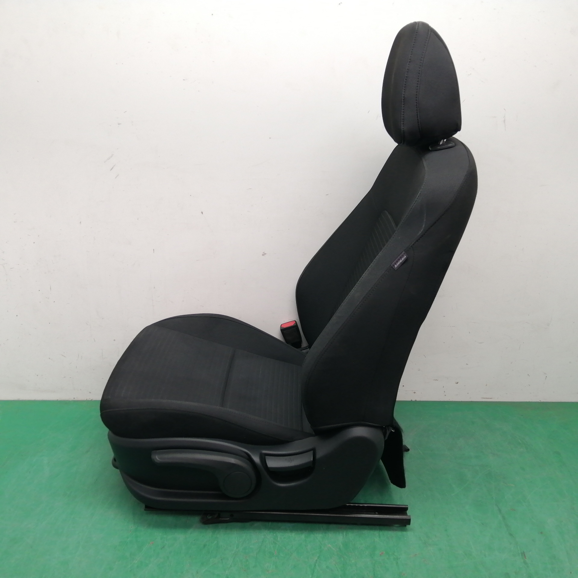 ASIENTO DELANTERO IZQUIERDO