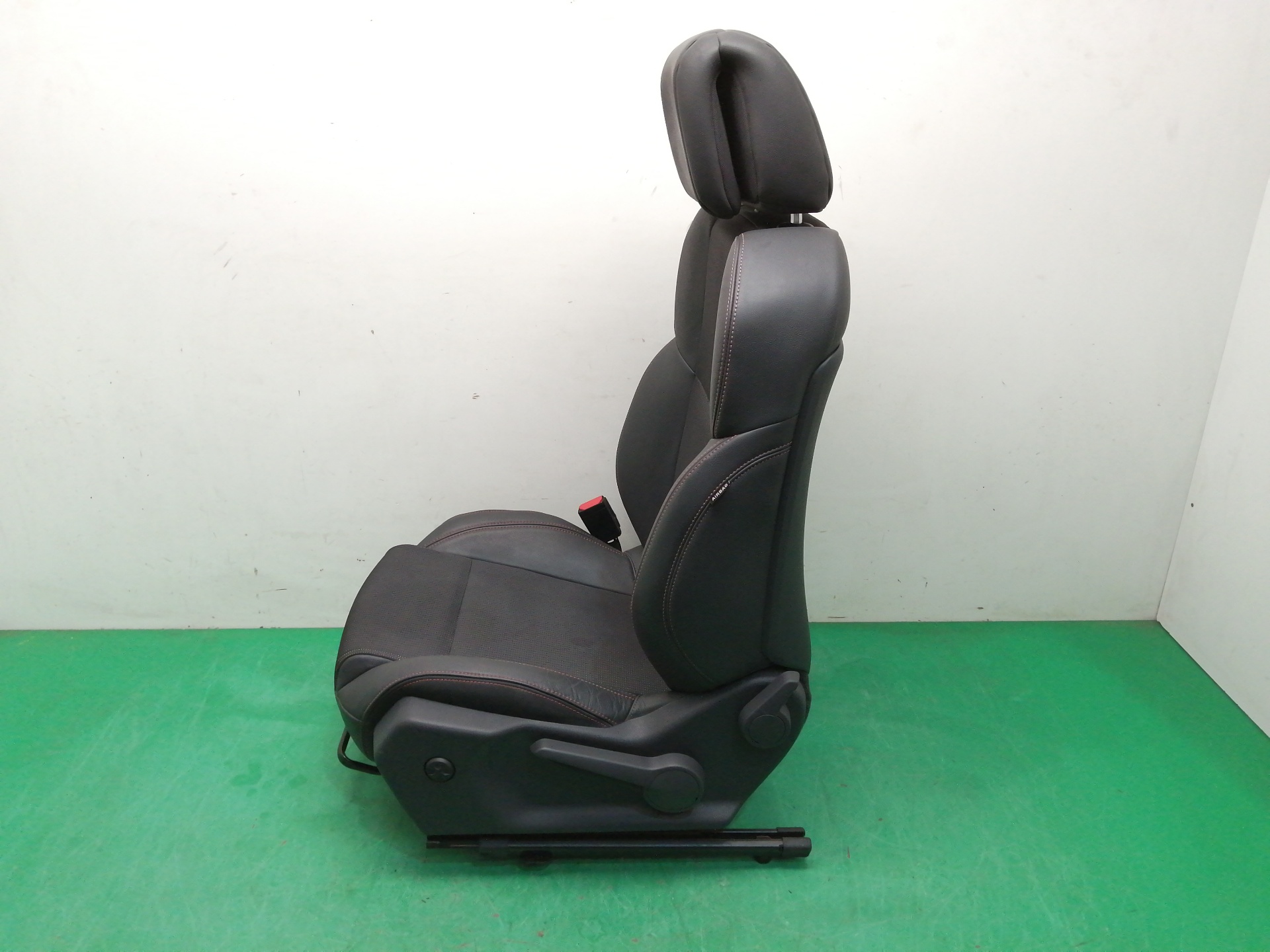 ASIENTO DELANTERO IZQUIERDO