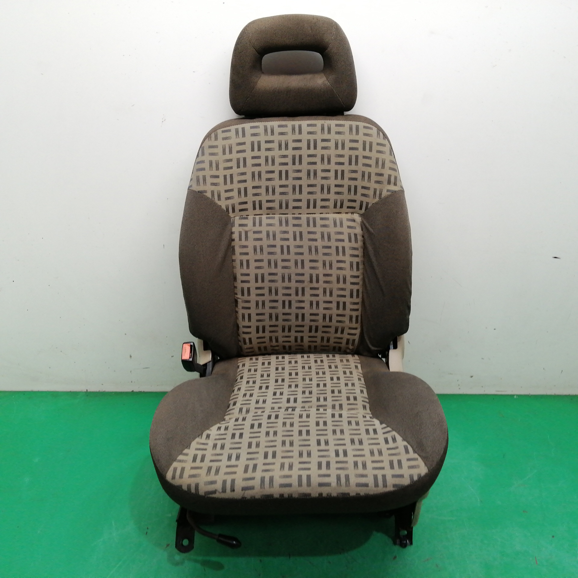 ASIENTO DELANTERO IZQUIERDO