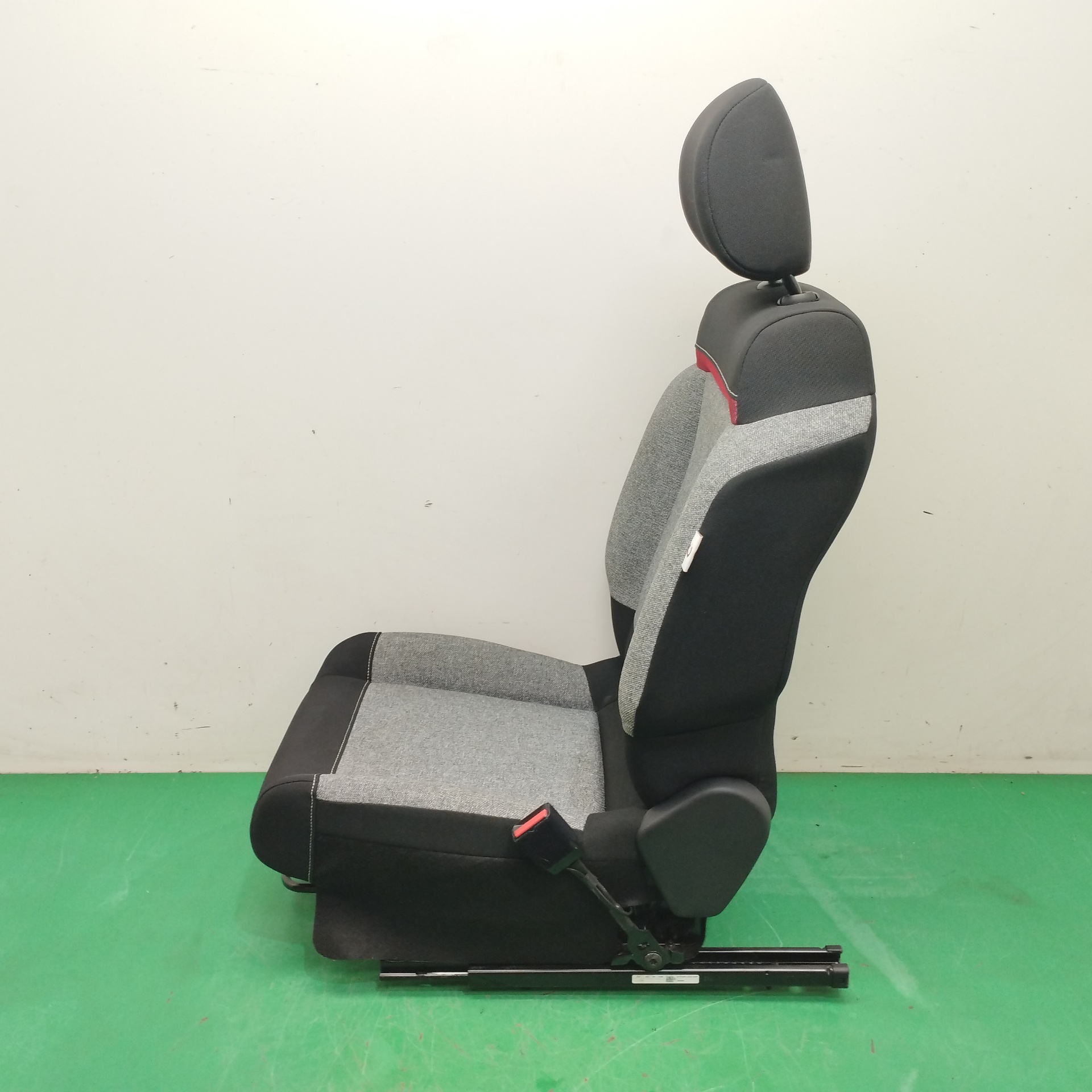 ASIENTO DELANTERO IZQUIERDO