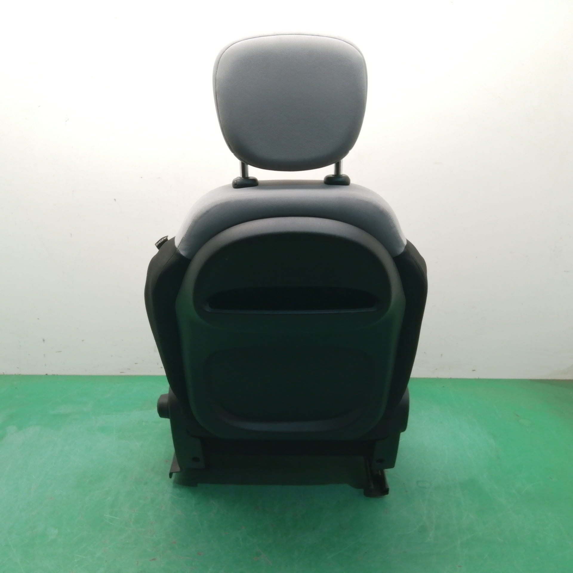 ASIENTO DELANTERO IZQUIERDO