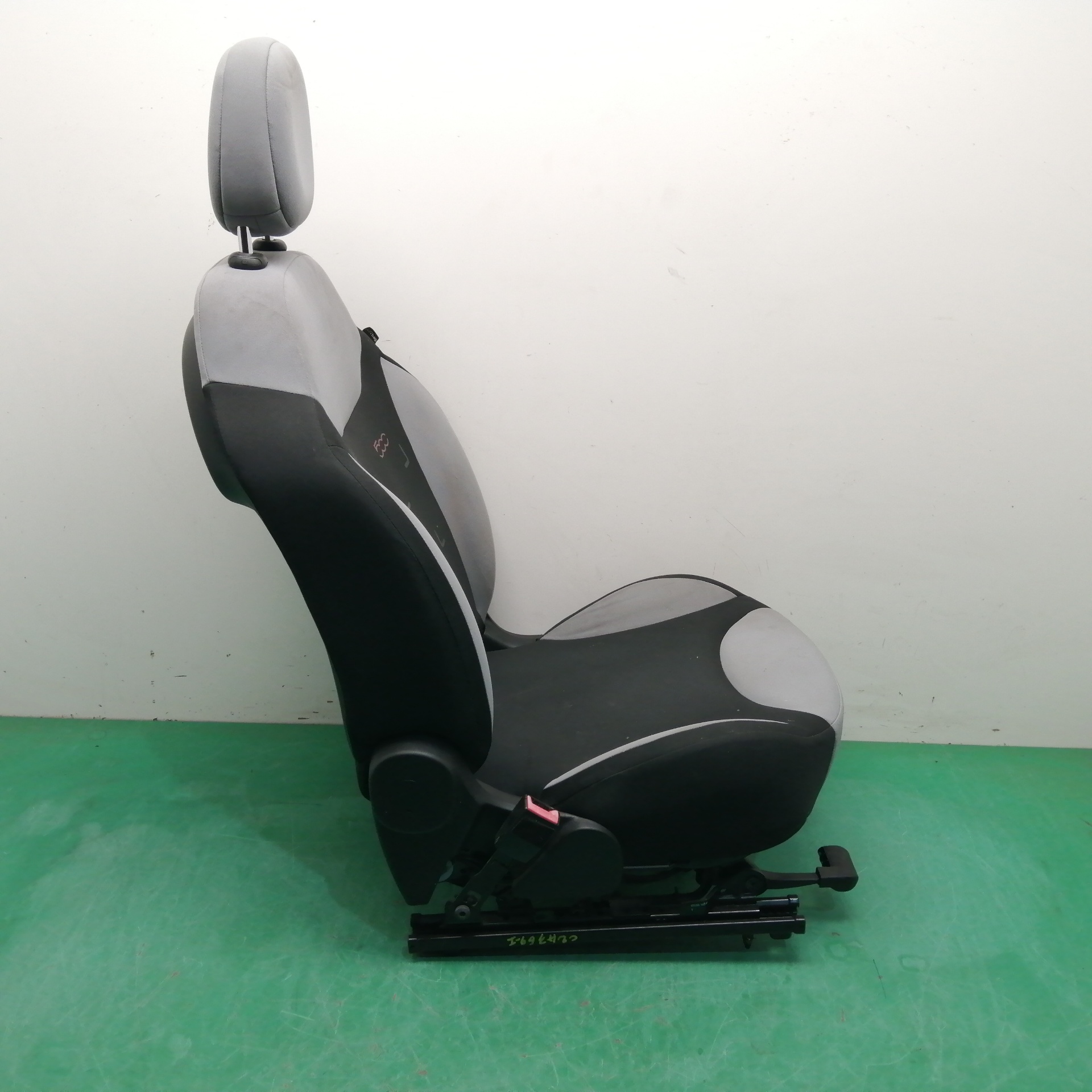 ASIENTO DELANTERO IZQUIERDO