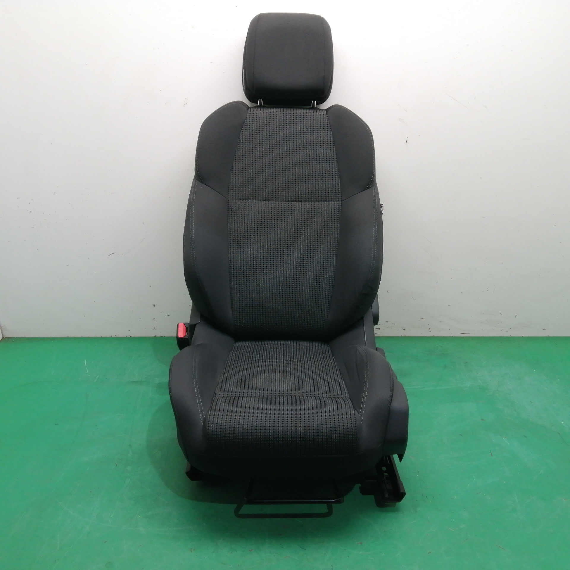 ASIENTO DELANTERO IZQUIERDO