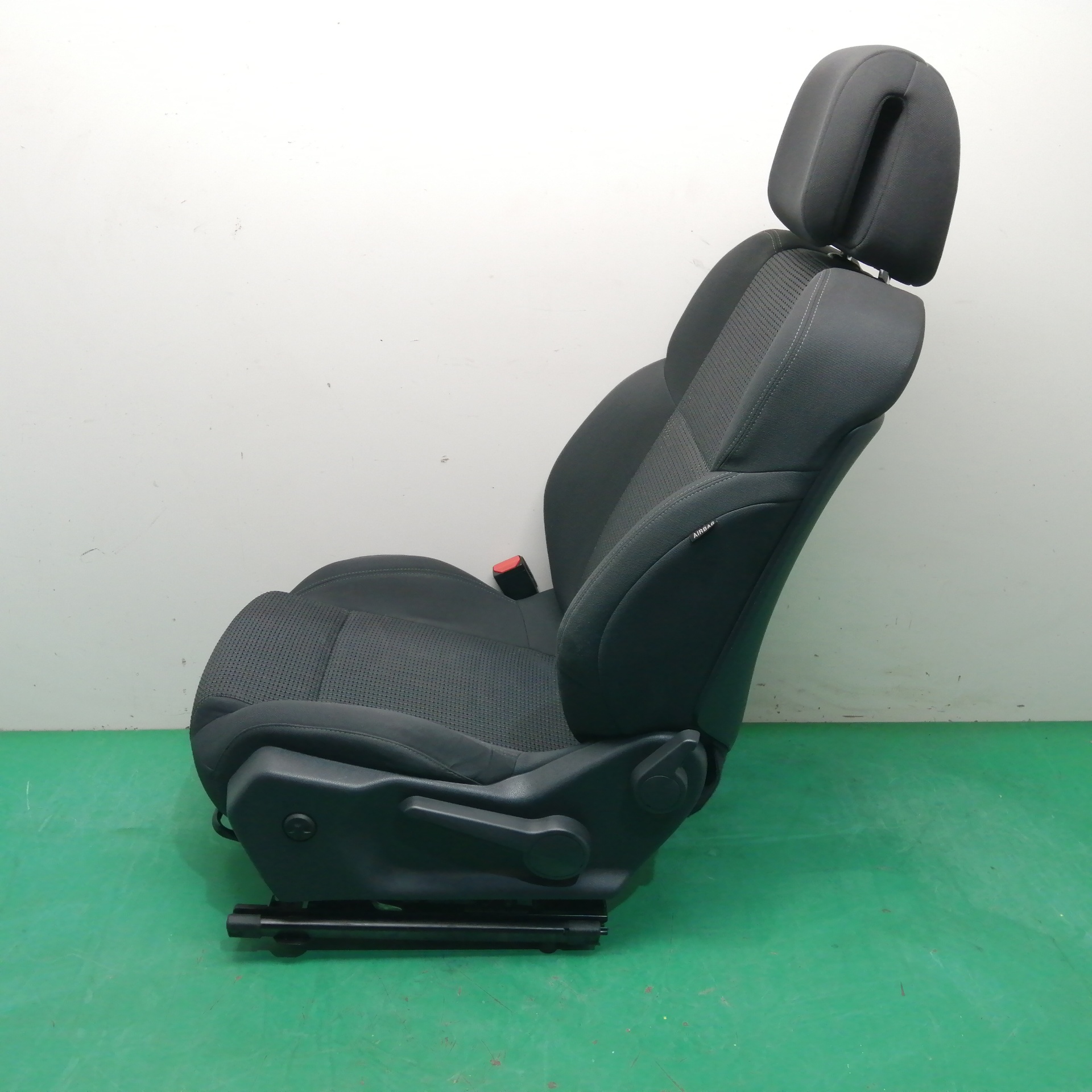 ASIENTO DELANTERO IZQUIERDO