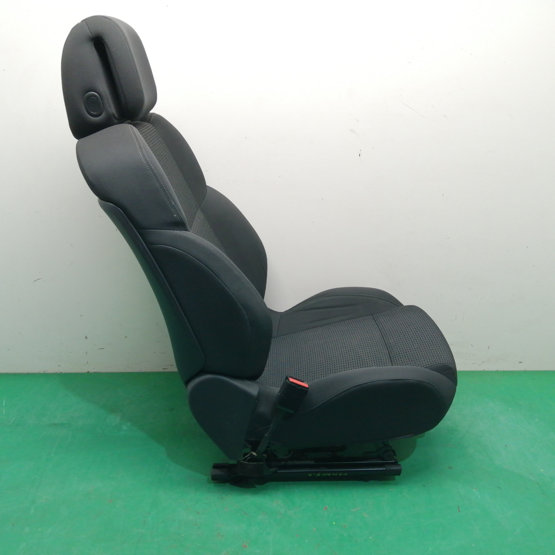 ASIENTO DELANTERO IZQUIERDO