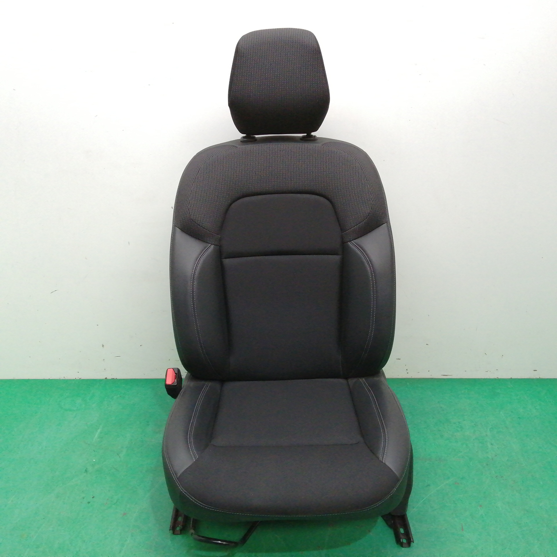 ASIENTO DELANTERO IZQUIERDO