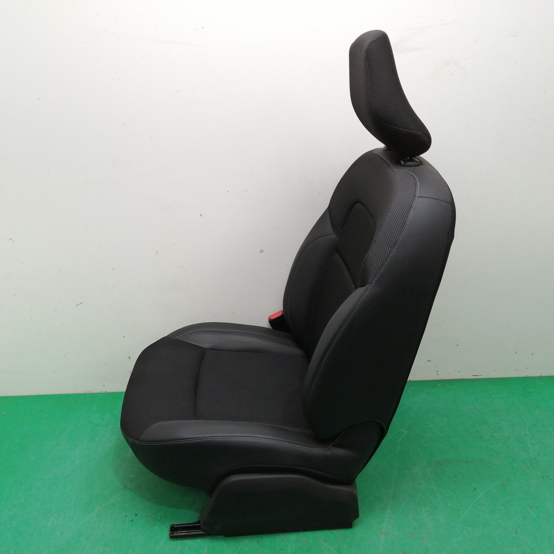 ASIENTO DELANTERO IZQUIERDO