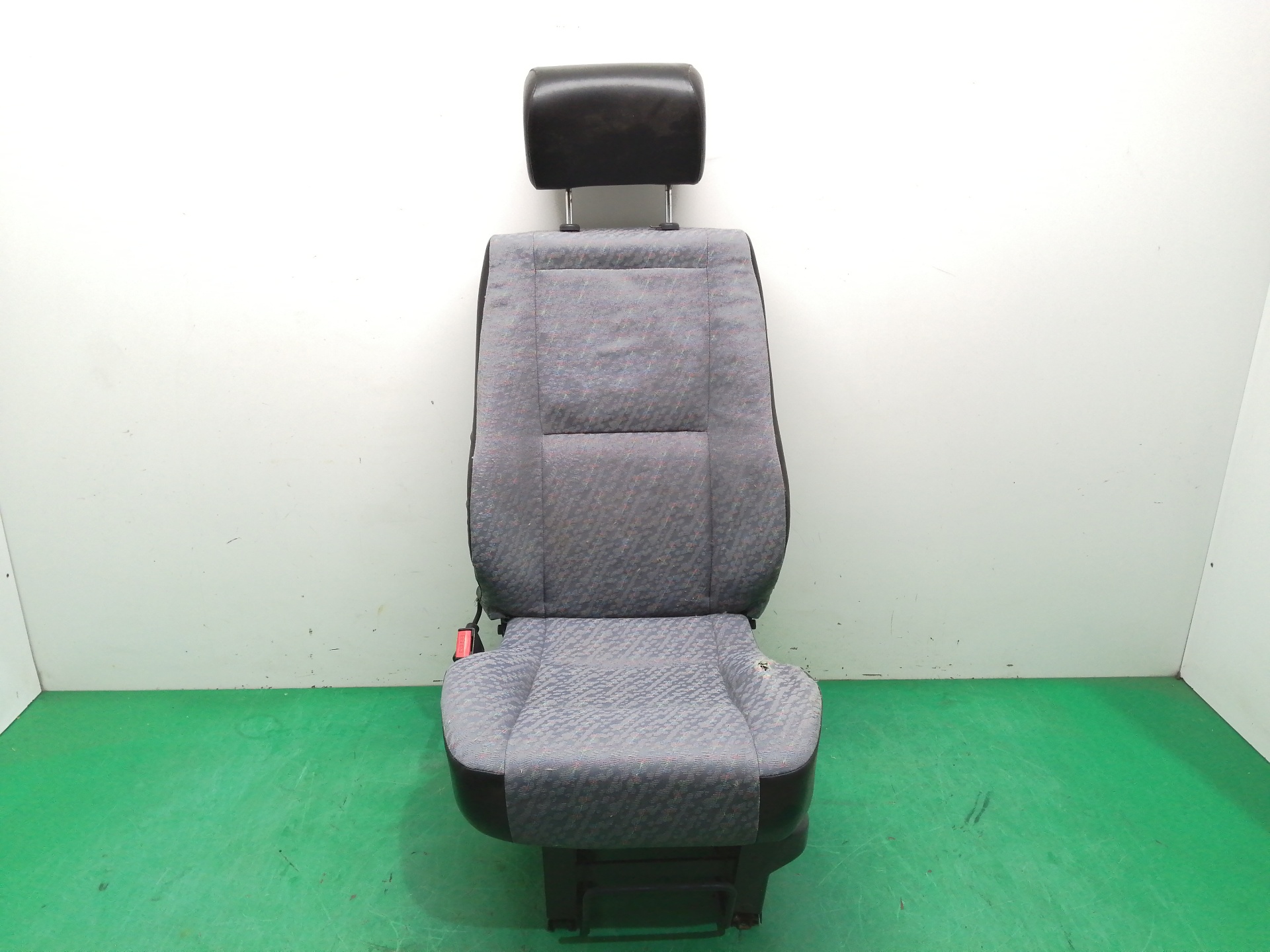 ASIENTO DELANTERO IZQUIERDO