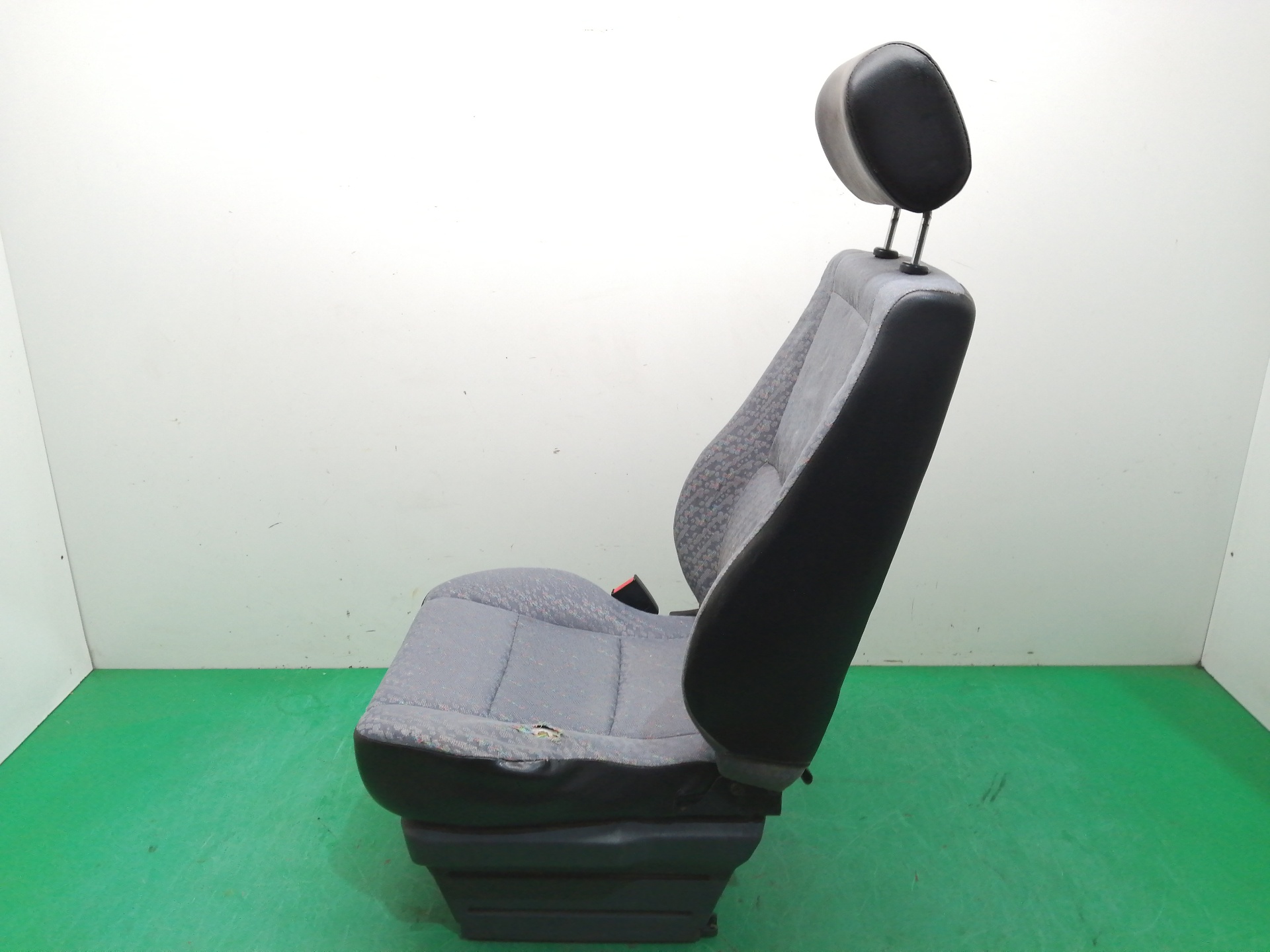 ASIENTO DELANTERO IZQUIERDO