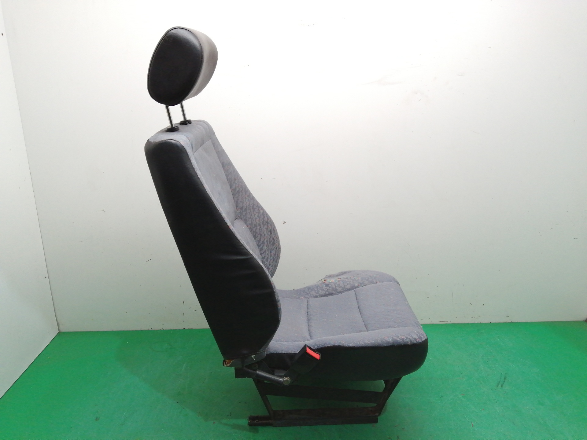 ASIENTO DELANTERO IZQUIERDO