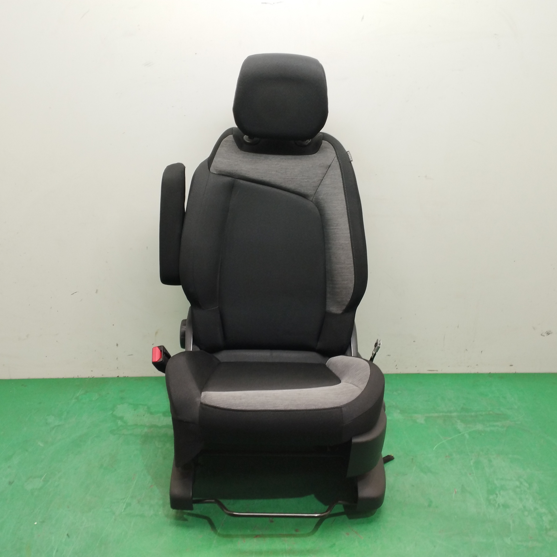 ASIENTO DELANTERO IZQUIERDO